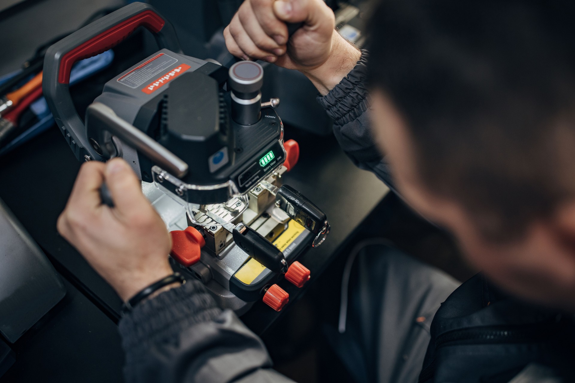 Man making car keys copies